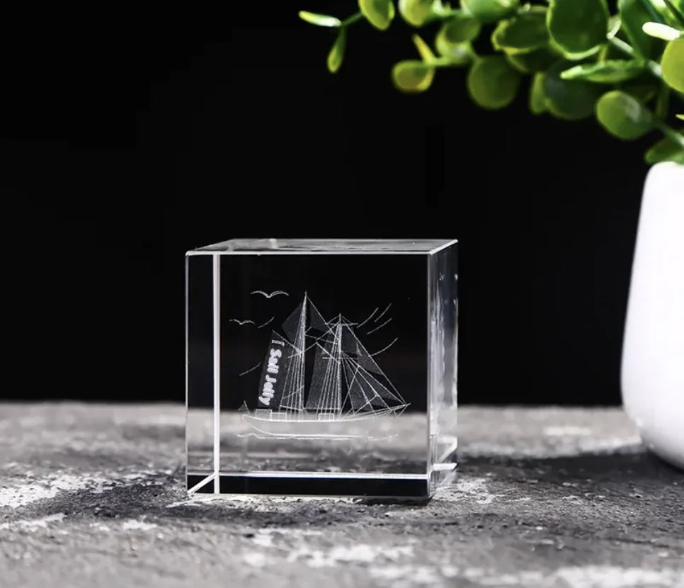 Creative Desktop Ornament with White Crystal