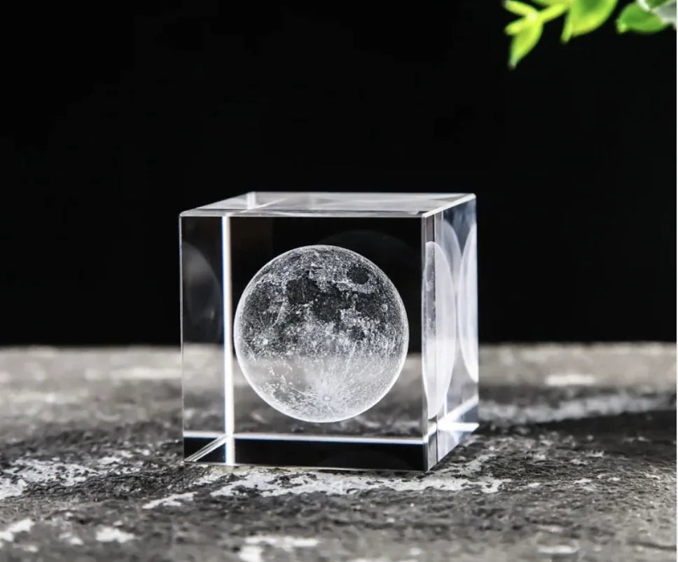 Creative Desktop Ornament with White Crystal